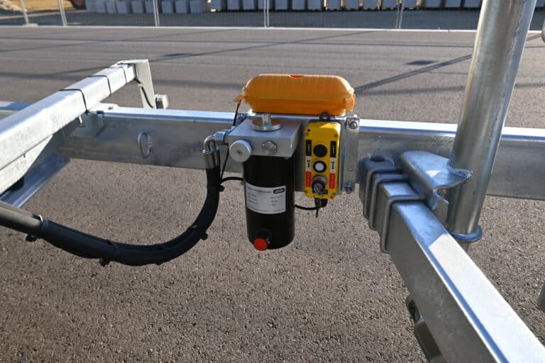 02_UDK-S_Dreiseitenkipper_dtl_Notpumpe_01-2