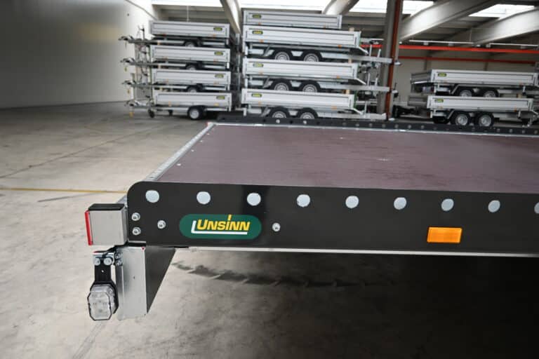 02_UF_Fahrzeugtransporter_dtl_Seitensch-rzen_01-3