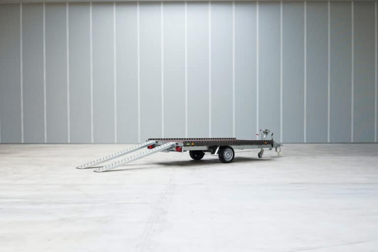 02_UF_Fahrzeugtransporter_main_01-5