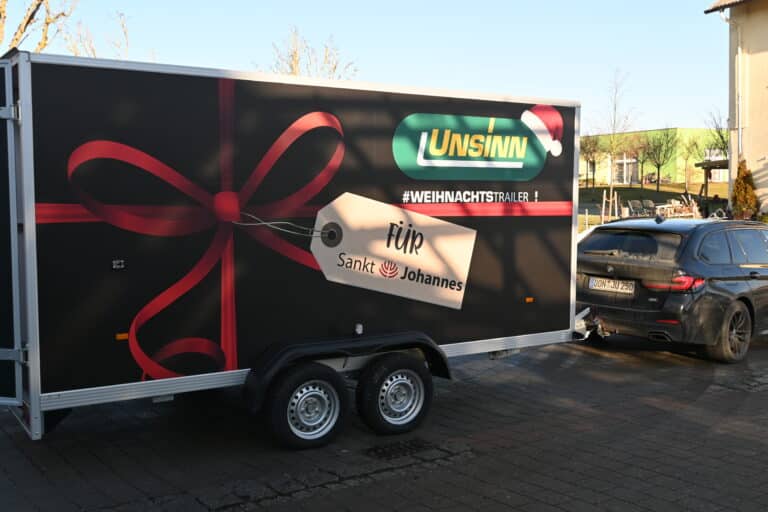 02_UKT_Koffer_Sandwich_Tieflader_imp_Sandwichpaneele_01