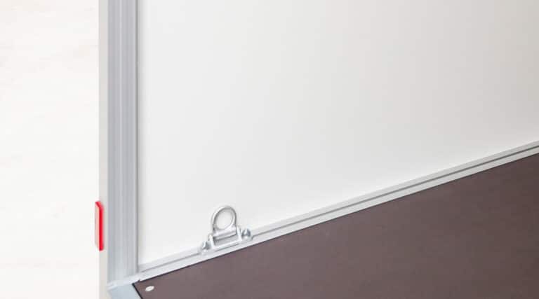 02_UKU_Koffer_Unique_dtl_Zurrsystem_01-1
