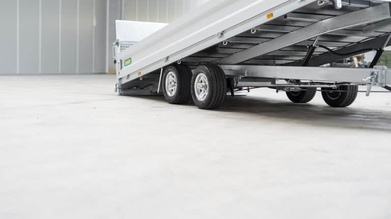 02_UM_Maschinentransporter_Tandem_dtl_Ladefl-che_01yX2G2JtBoj3X9-1