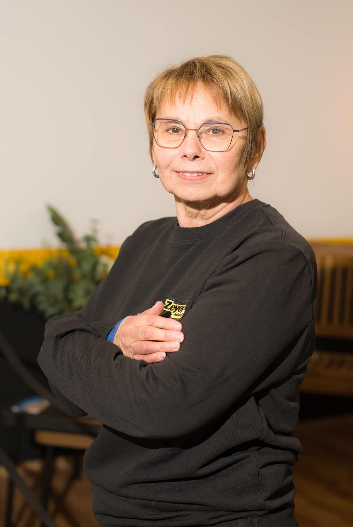 Porträt einer älteren Frau mit Brille